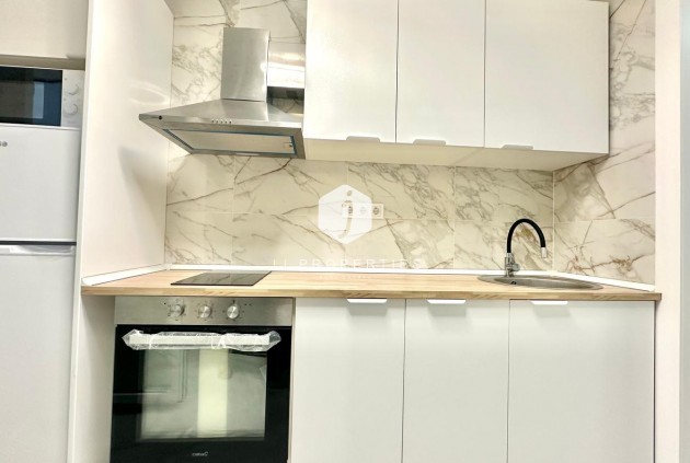 Tweedehands - Appartement / flat -
Torrevieja - Playa del Cura