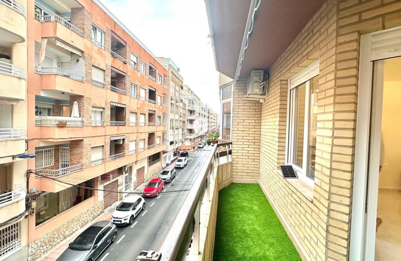 Tweedehands - Appartement / flat -
Torrevieja - Playa del Cura