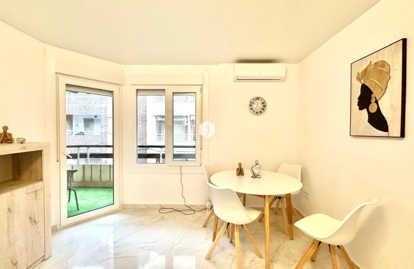 Tweedehands - Appartement / flat -
Torrevieja - Playa del Cura