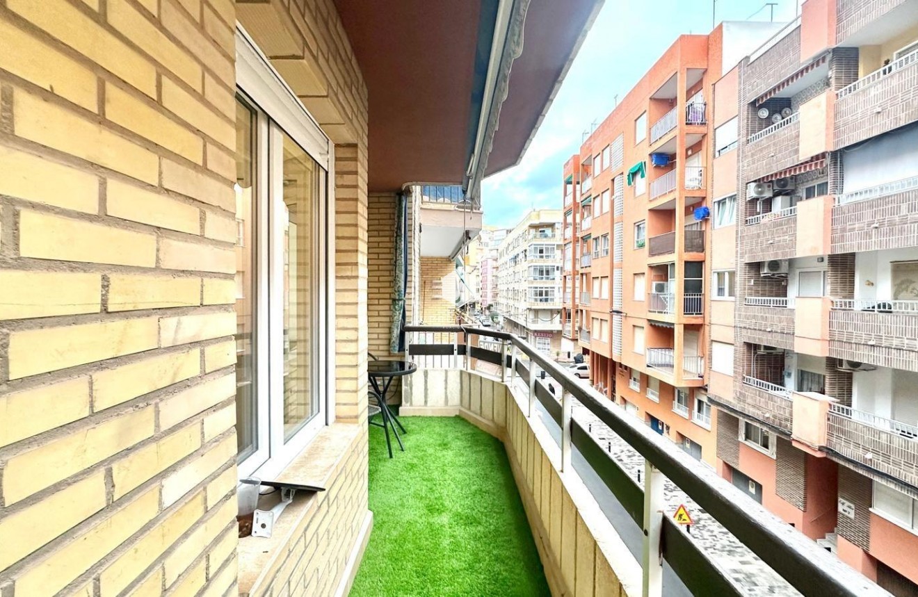 Tweedehands - Appartement / flat -
Torrevieja - Playa del Cura