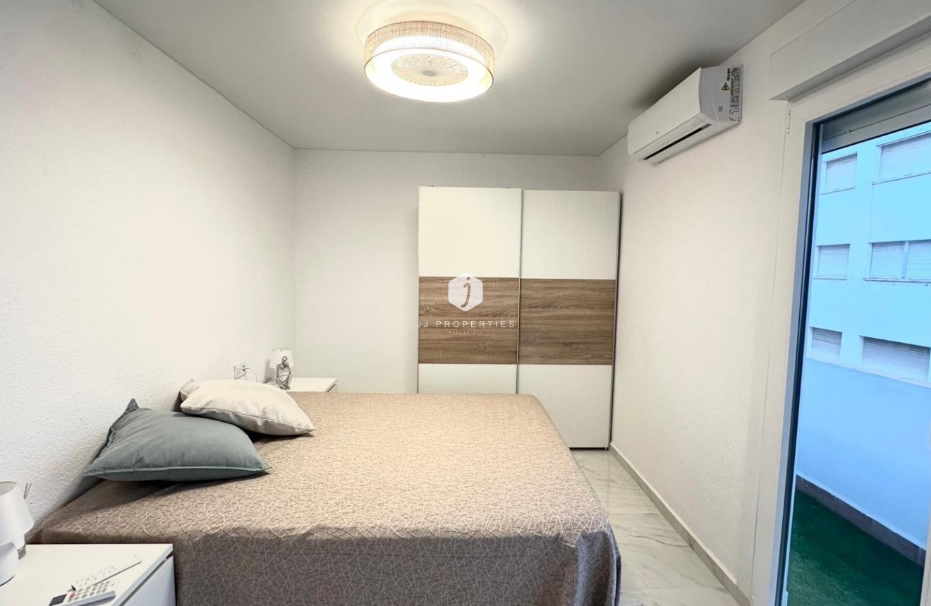 Tweedehands - Appartement / flat -
Torrevieja - Playa del Cura