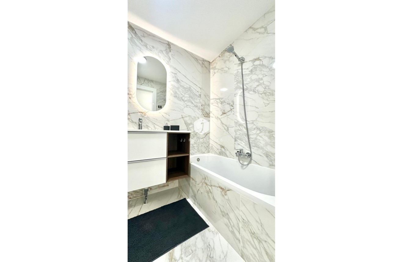 Tweedehands - Appartement / flat -
Torrevieja - Playa del Cura