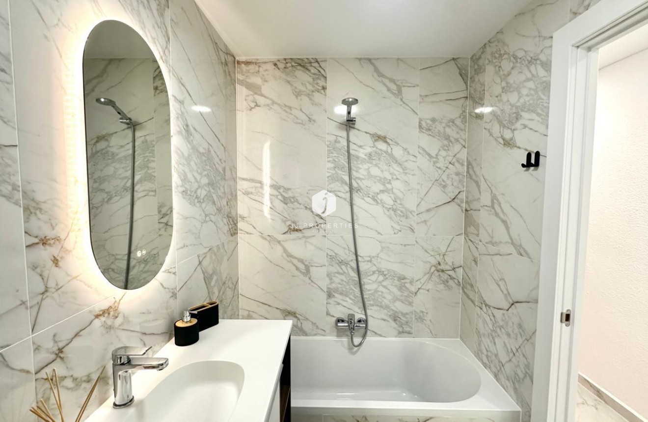 Tweedehands - Appartement / flat -
Torrevieja - Playa del Cura