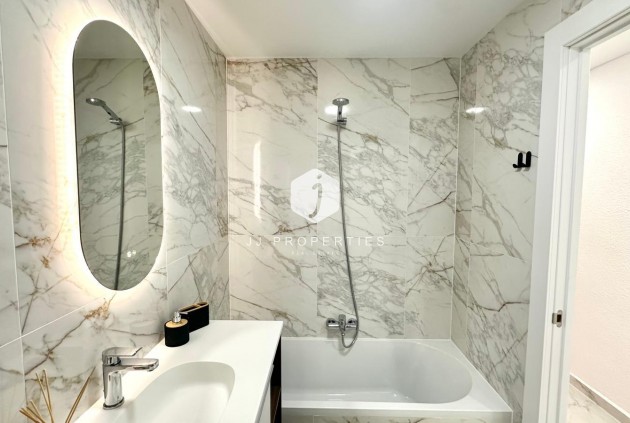 Tweedehands - Appartement / flat -
Torrevieja - Playa del Cura