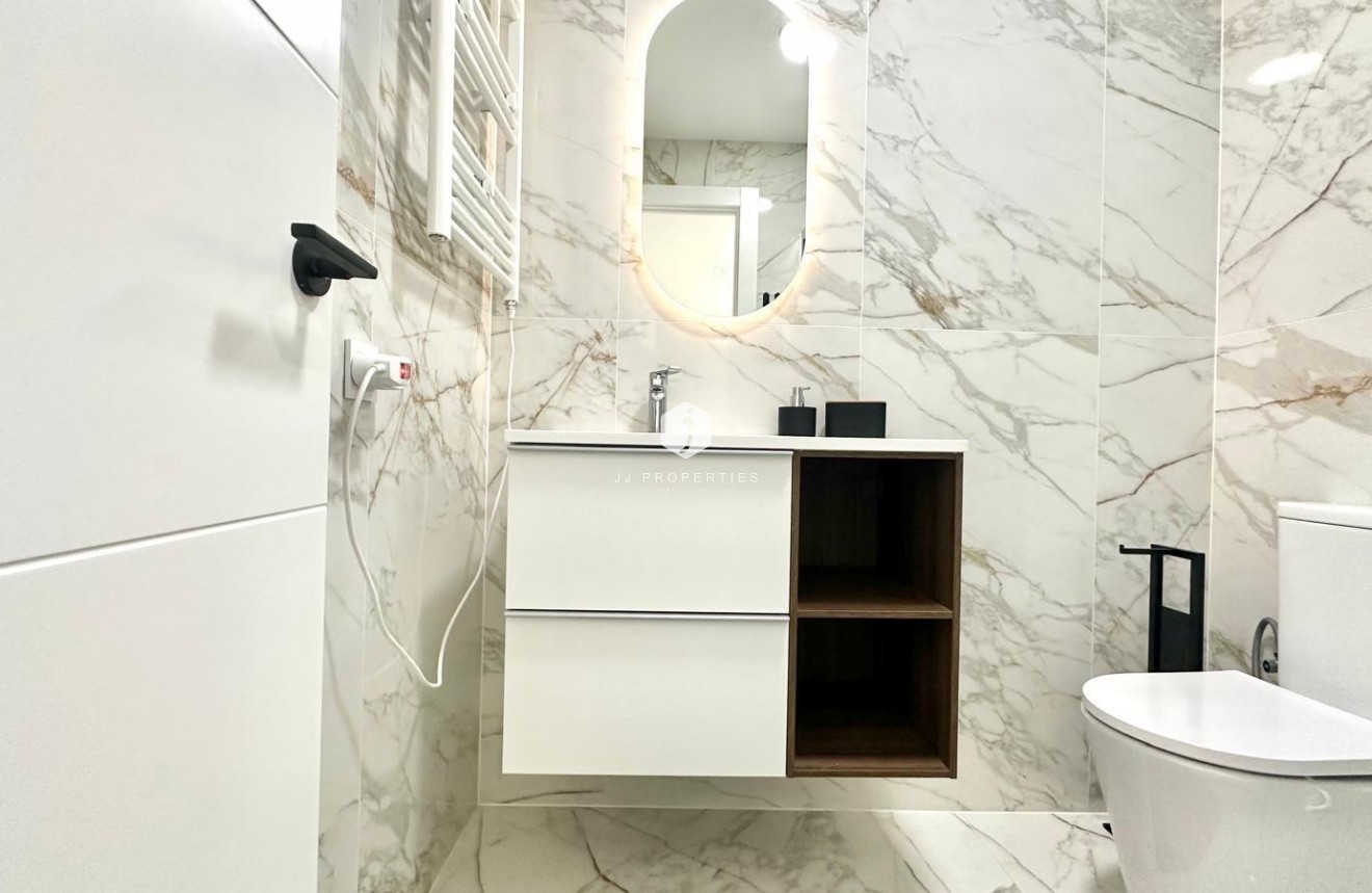 Tweedehands - Appartement / flat -
Torrevieja - Playa del Cura