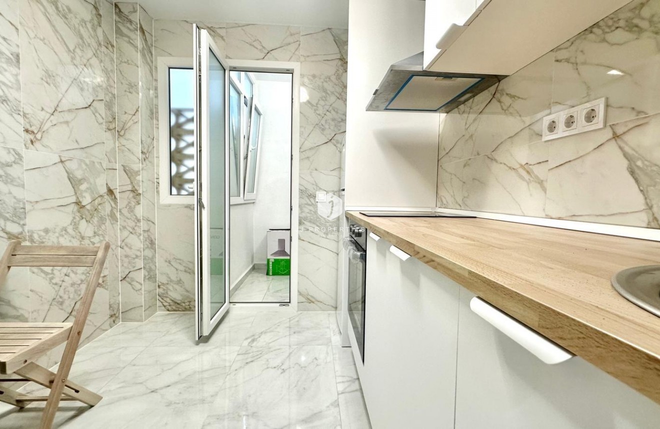 Tweedehands - Appartement / flat -
Torrevieja - Playa del Cura