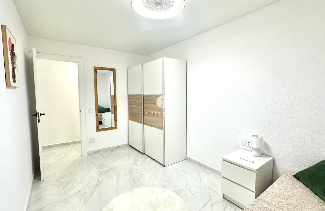 Tweedehands - Appartement / flat -
Torrevieja - Playa del Cura