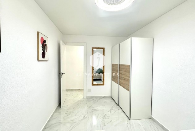 Tweedehands - Appartement / flat -
Torrevieja - Playa del Cura