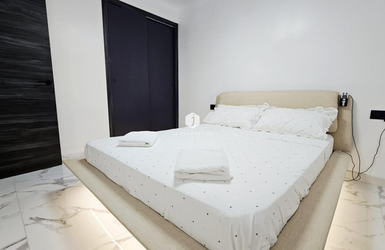 Tweedehands - Appartement / flat -
Torrevieja - Acequion