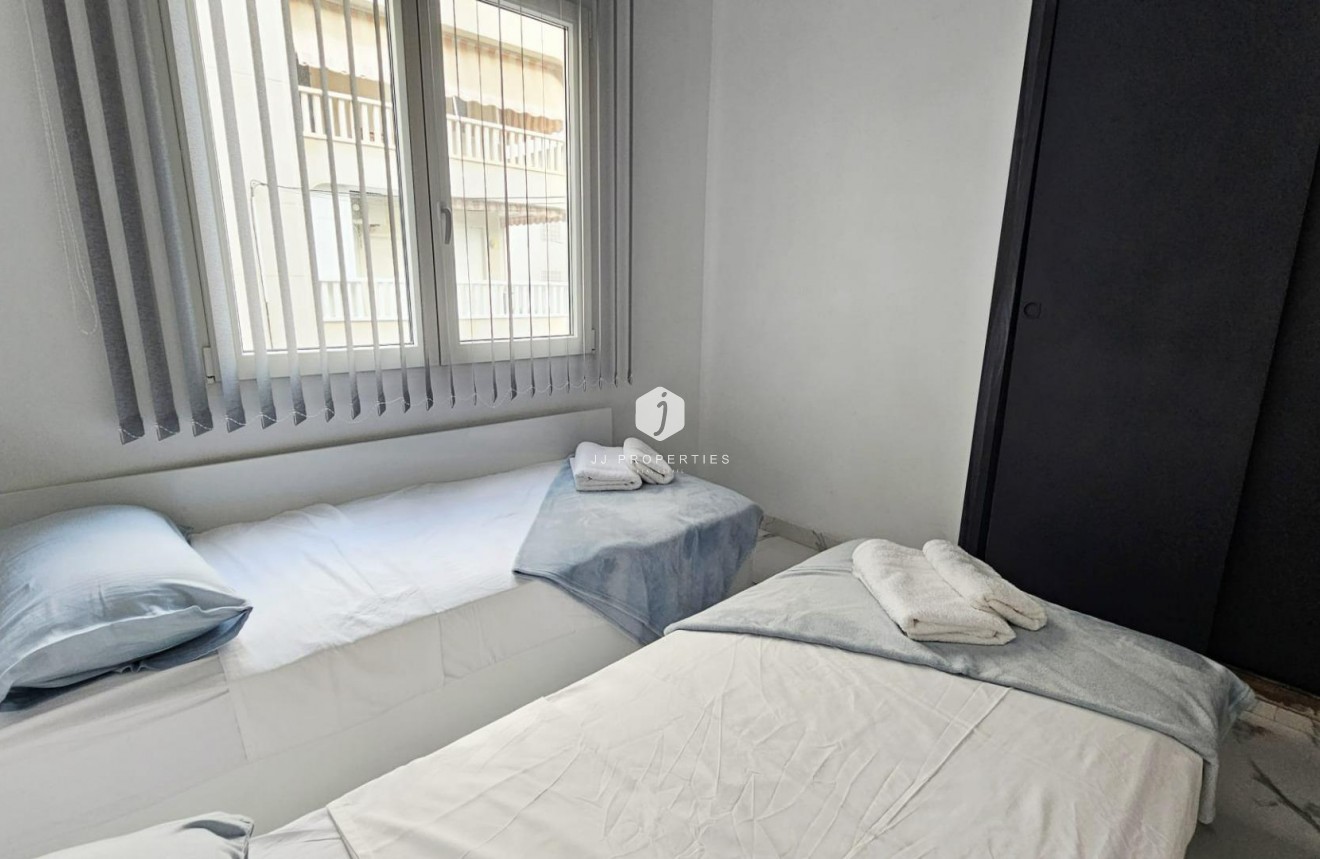 Tweedehands - Appartement / flat -
Torrevieja - Acequion