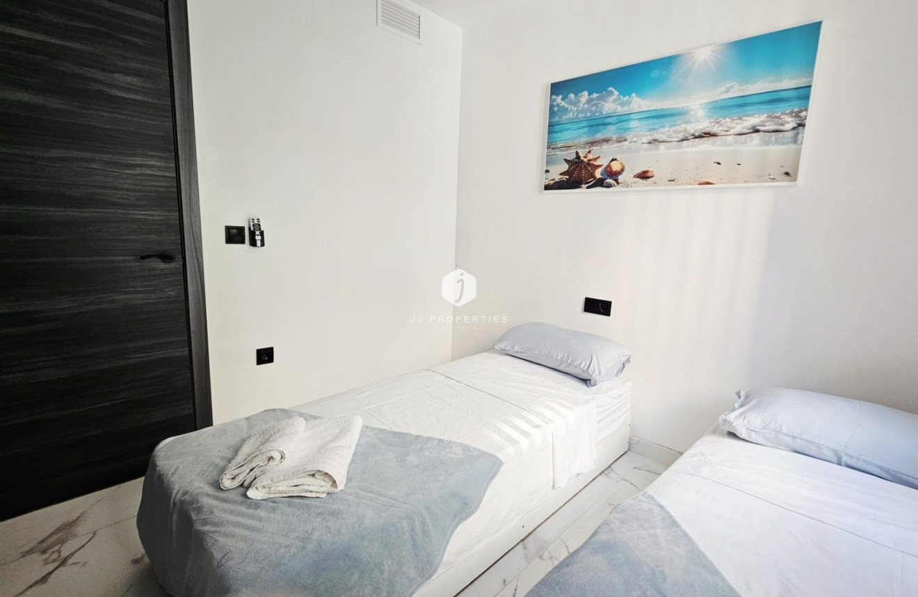 Tweedehands - Appartement / flat -
Torrevieja - Acequion