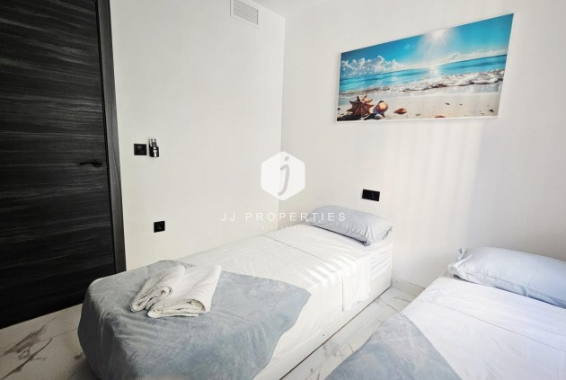 Tweedehands - Appartement / flat -
Torrevieja - Acequion