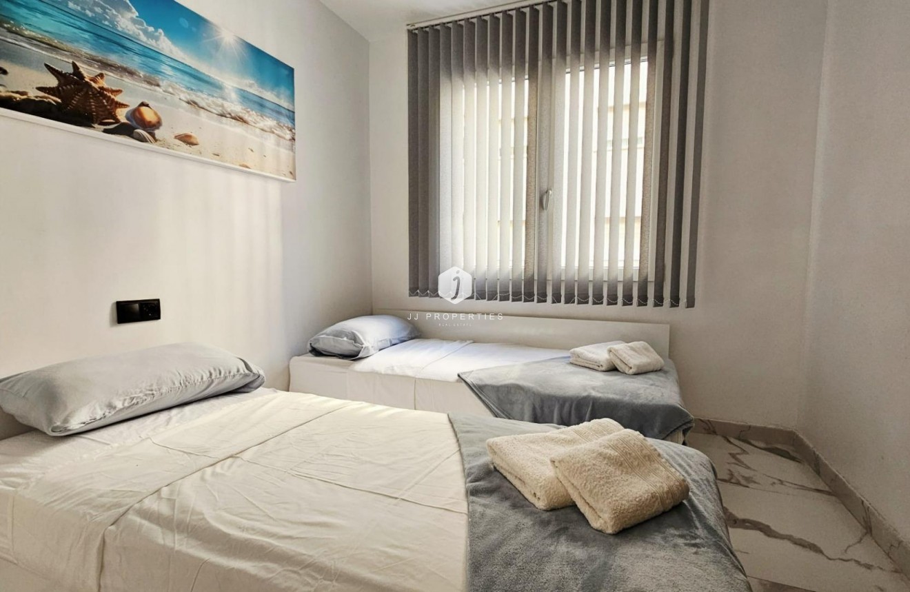 Tweedehands - Appartement / flat -
Torrevieja - Acequion