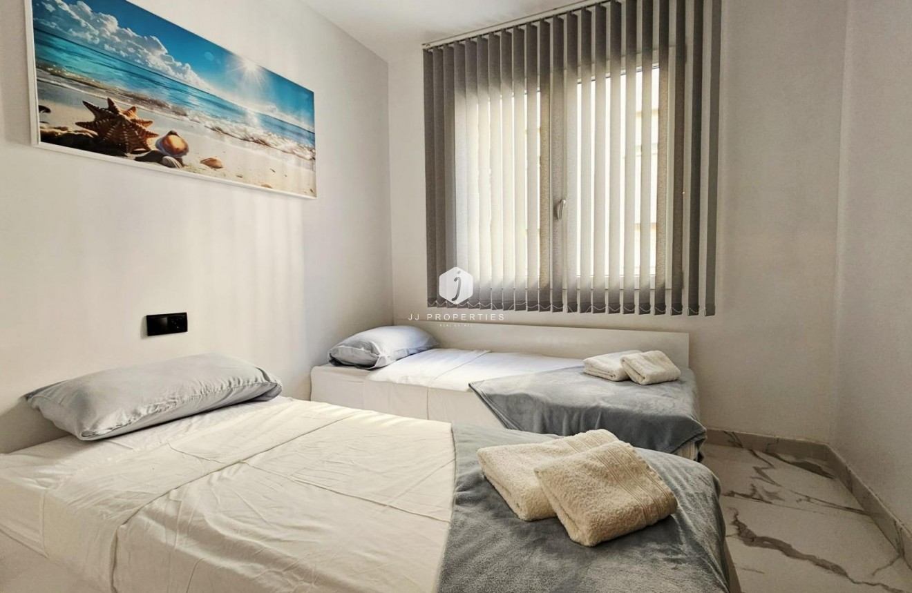 Tweedehands - Appartement / flat -
Torrevieja - Acequion