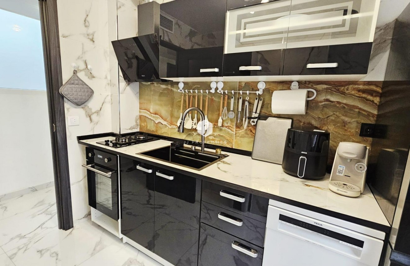 Tweedehands - Appartement / flat -
Torrevieja - Acequion