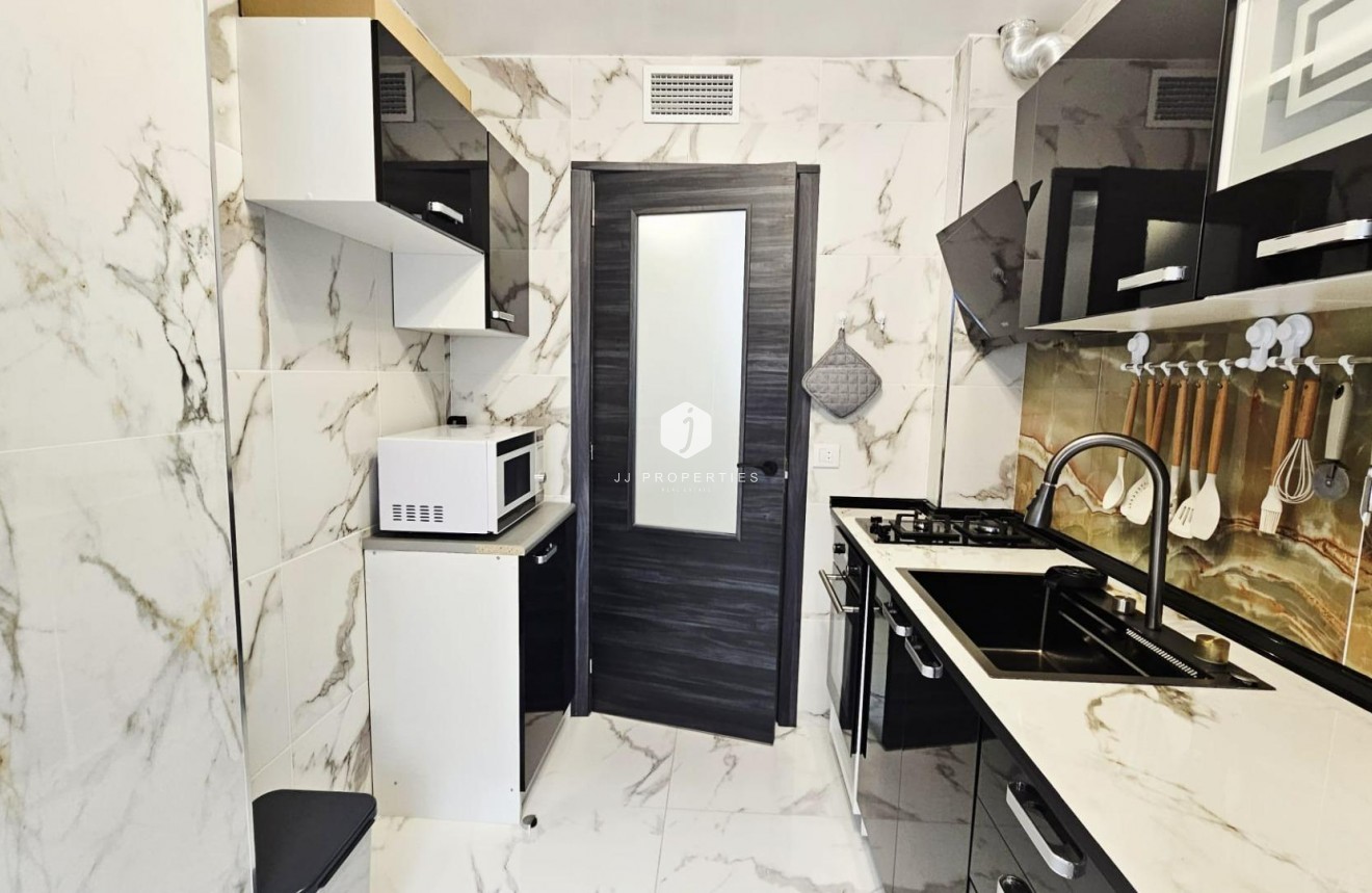 Tweedehands - Appartement / flat -
Torrevieja - Acequion