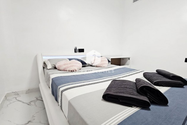 Tweedehands - Appartement / flat -
Torrevieja - Acequion