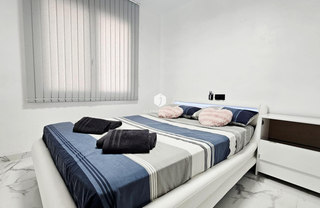 Tweedehands - Appartement / flat -
Torrevieja - Acequion