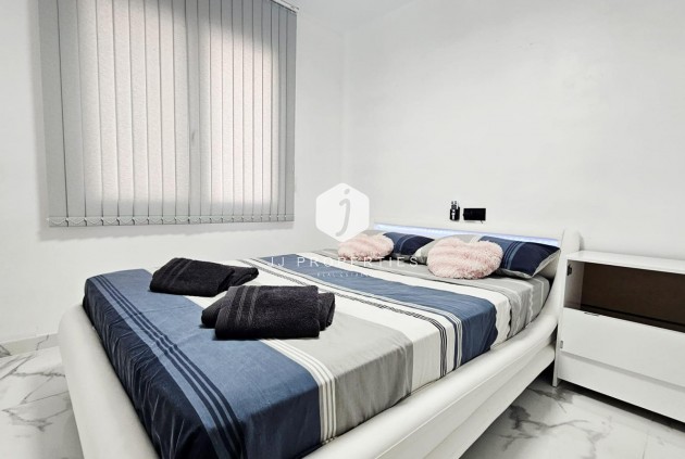 Tweedehands - Appartement / flat -
Torrevieja - Acequion