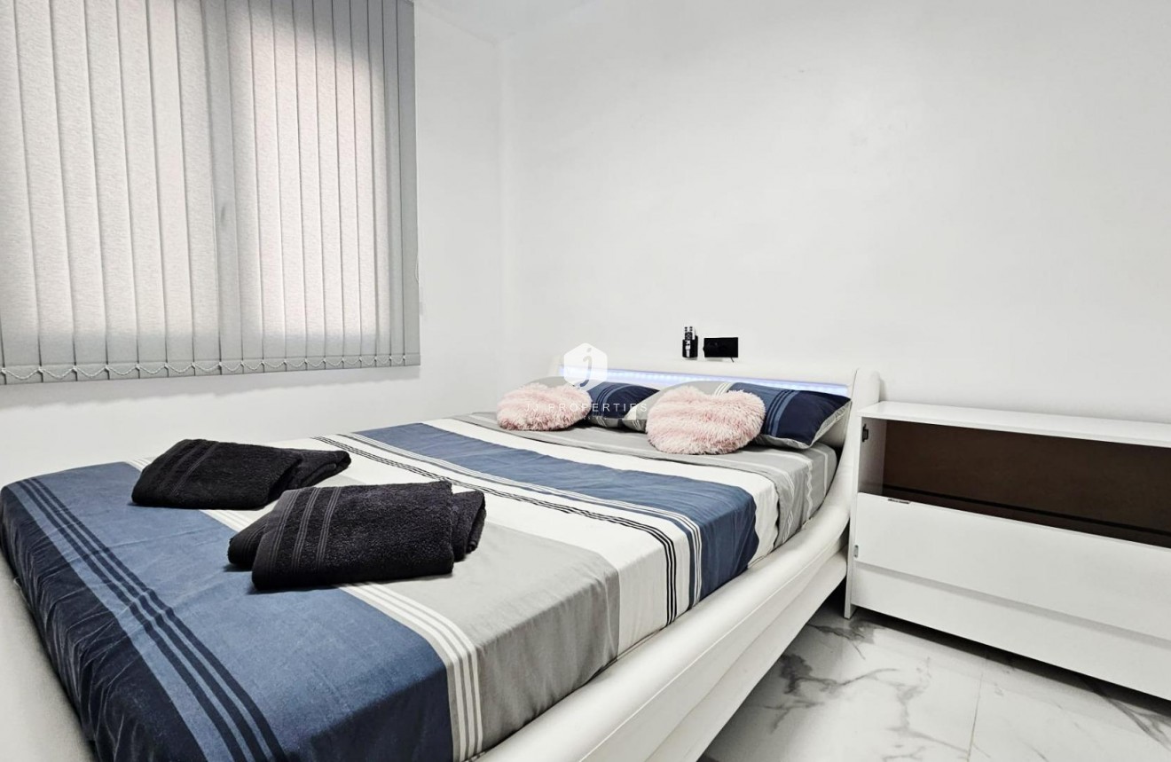 Tweedehands - Appartement / flat -
Torrevieja - Acequion