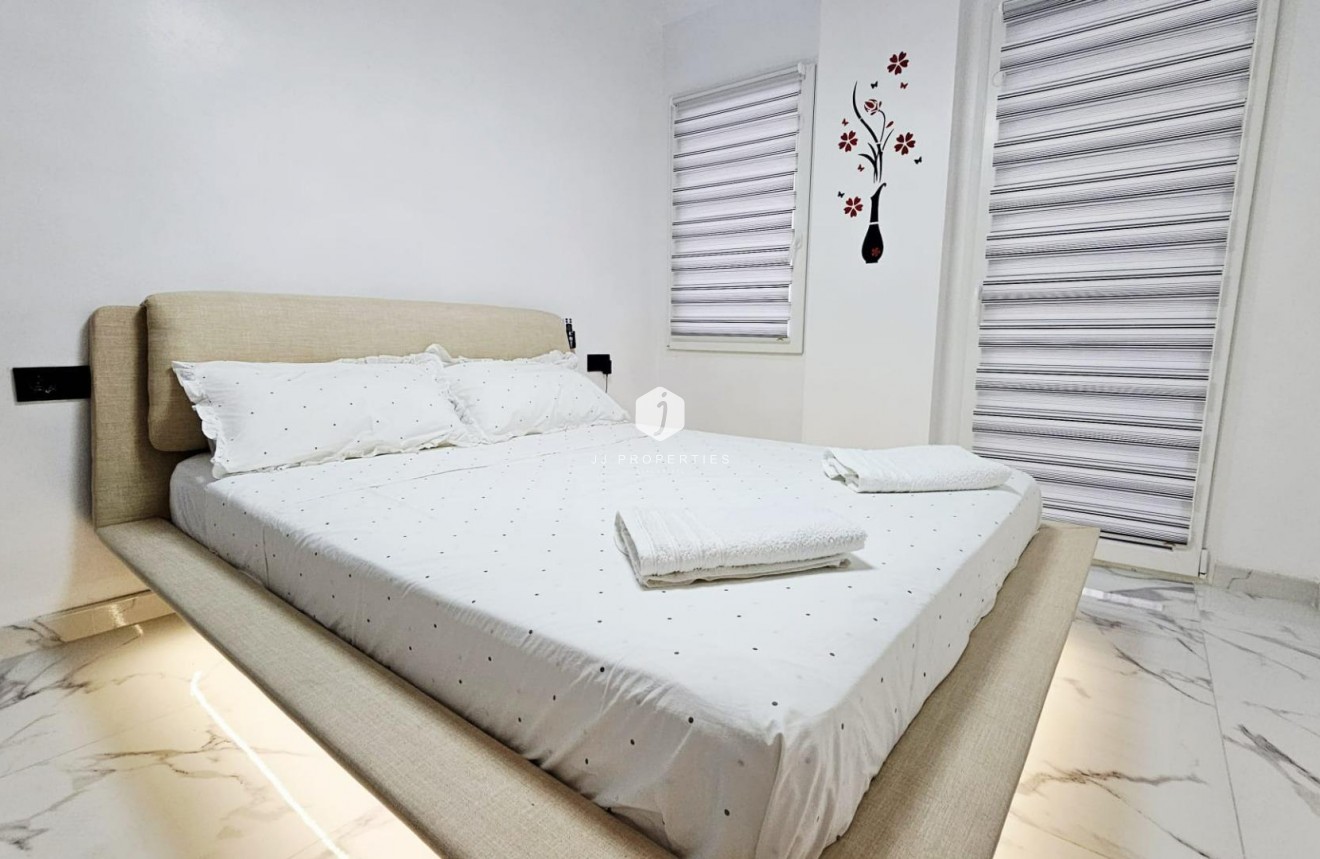 Tweedehands - Appartement / flat -
Torrevieja - Acequion