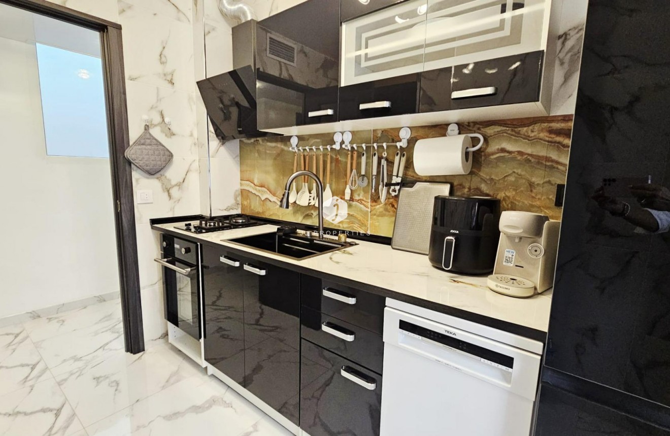 Tweedehands - Appartement / flat -
Torrevieja - Acequion