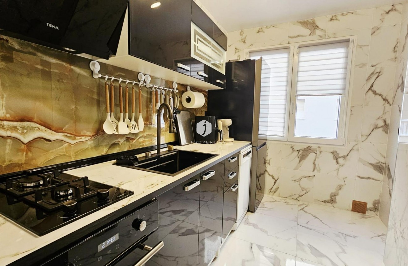 Tweedehands - Appartement / flat -
Torrevieja - Acequion