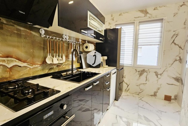 Tweedehands - Appartement / flat -
Torrevieja - Acequion