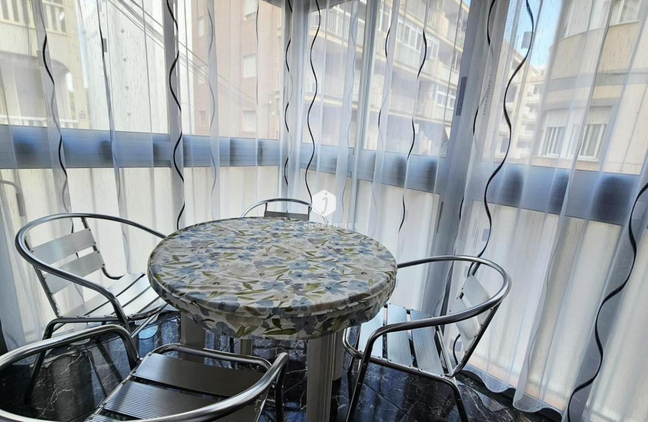 Tweedehands - Appartement / flat -
Torrevieja - Acequion