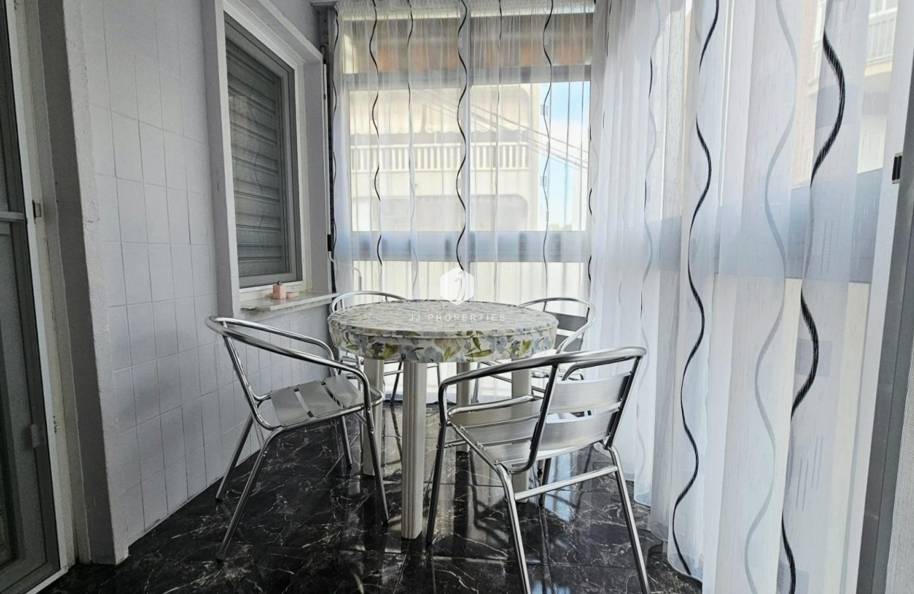 Tweedehands - Appartement / flat -
Torrevieja - Acequion