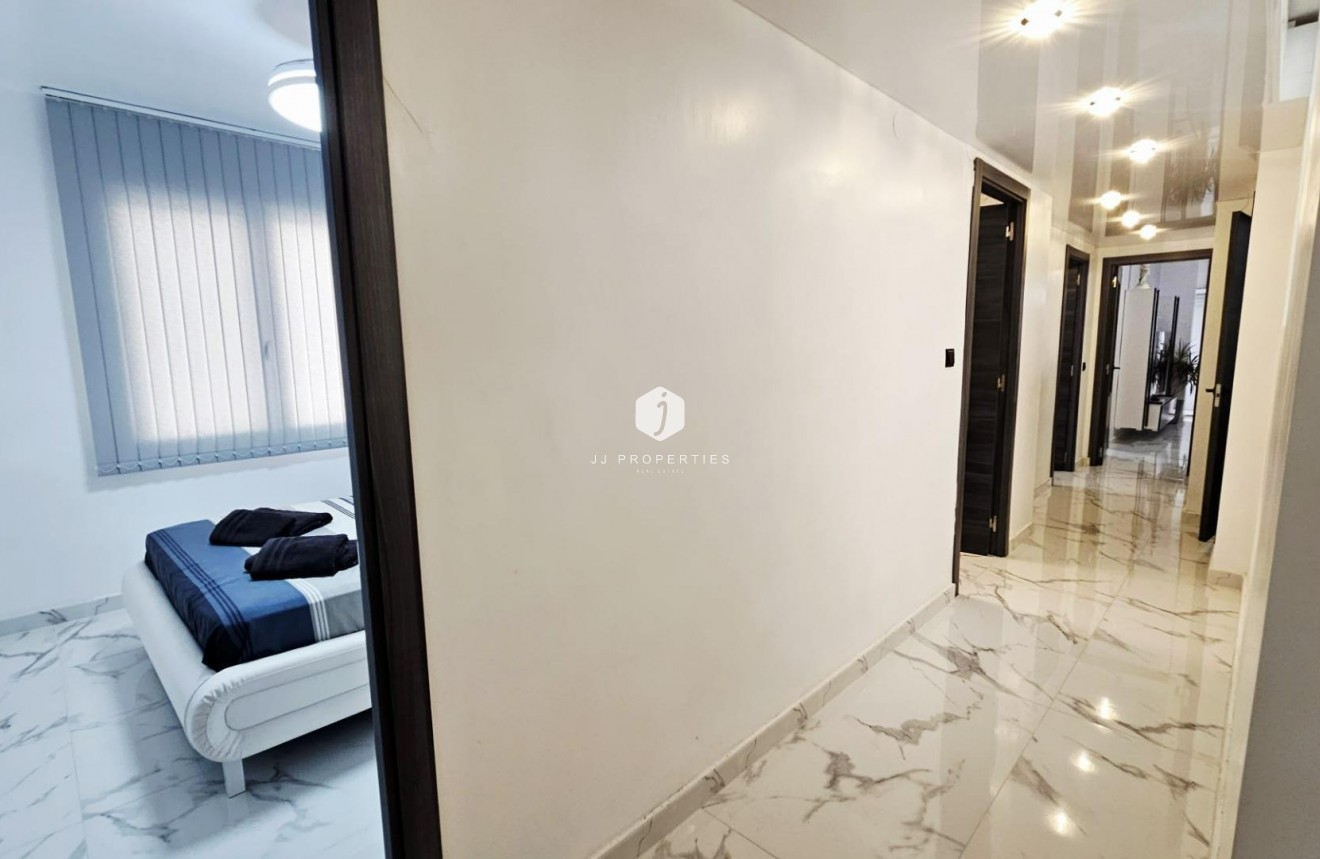 Tweedehands - Appartement / flat -
Torrevieja - Acequion