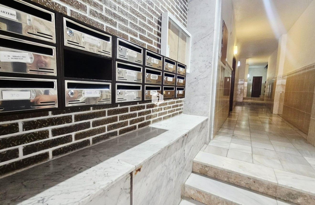 Tweedehands - Appartement / flat -
Torrevieja - Acequion