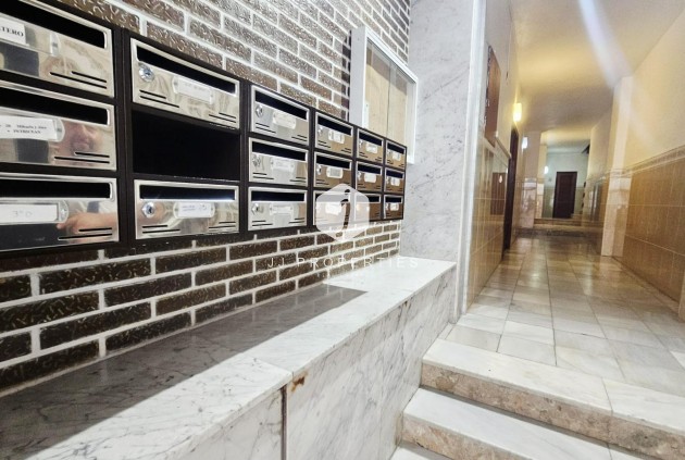 Tweedehands - Appartement / flat -
Torrevieja - Acequion