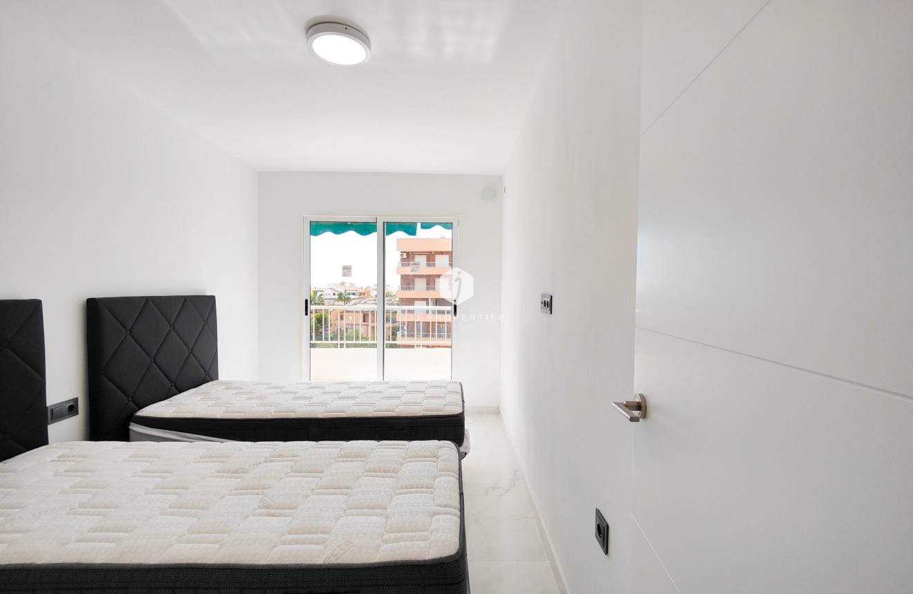 Tweedehands - Appartement / flat -
Torrevieja - Costa Blanca