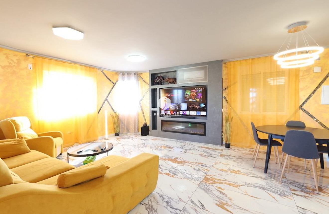 Tweedehands - Villa -
San Miguel de Salinas - Inland