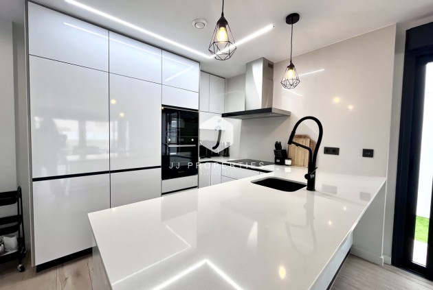 Tweedehands - Villa -
Punta Prima - Costa Blanca