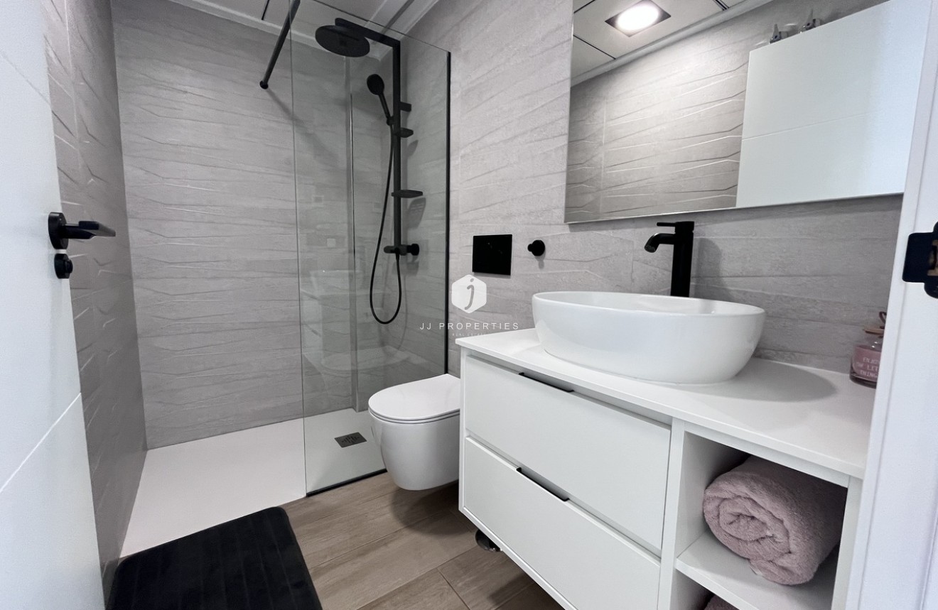 Tweedehands - Villa -
Punta Prima - Costa Blanca