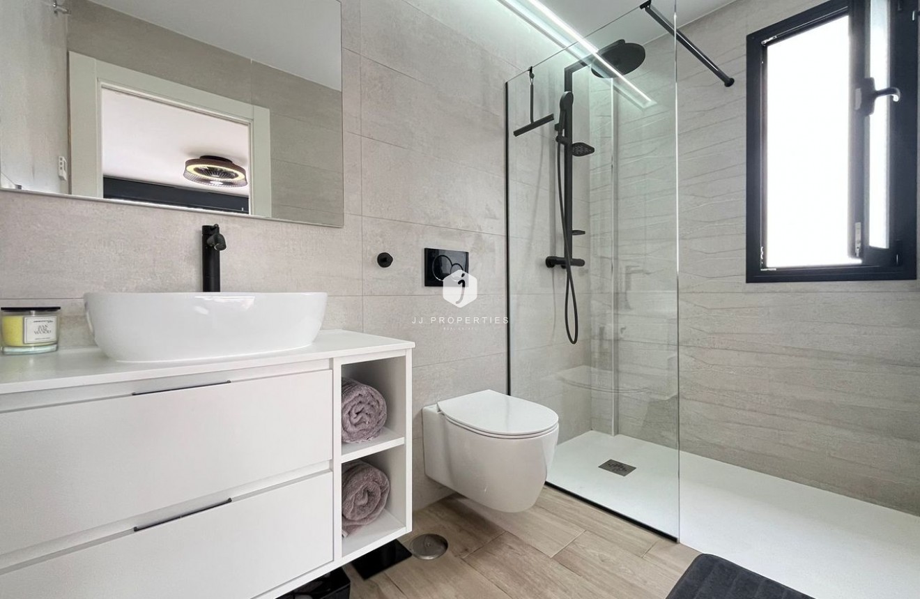 Tweedehands - Villa -
Punta Prima - Costa Blanca