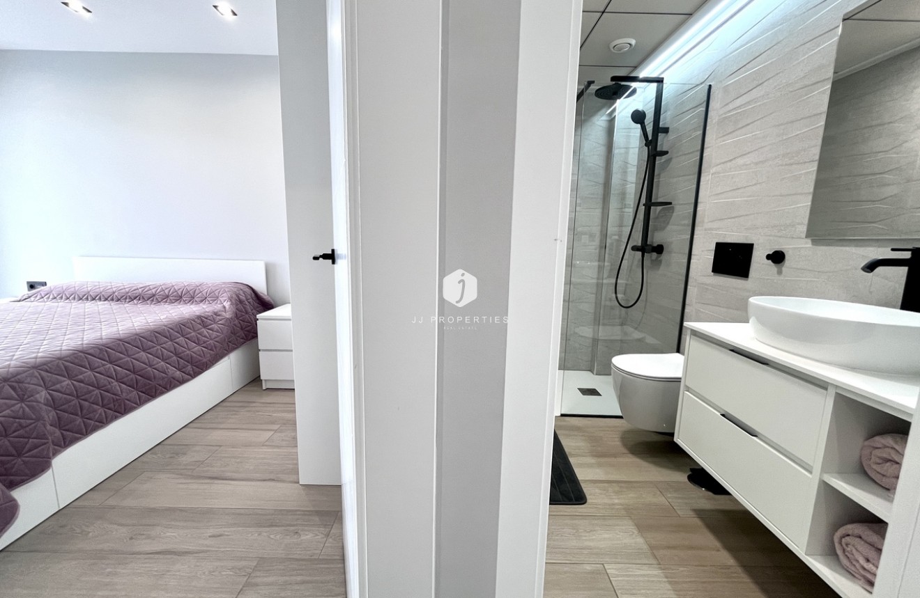 Tweedehands - Villa -
Punta Prima - Costa Blanca