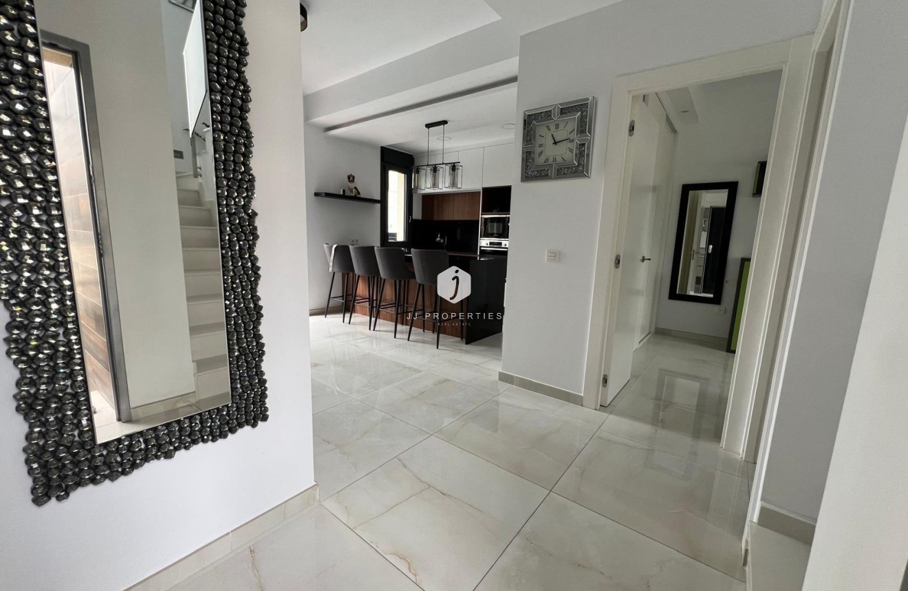 Resale - Villa -
Orihuela Costa - Lomas de Cabo Roig