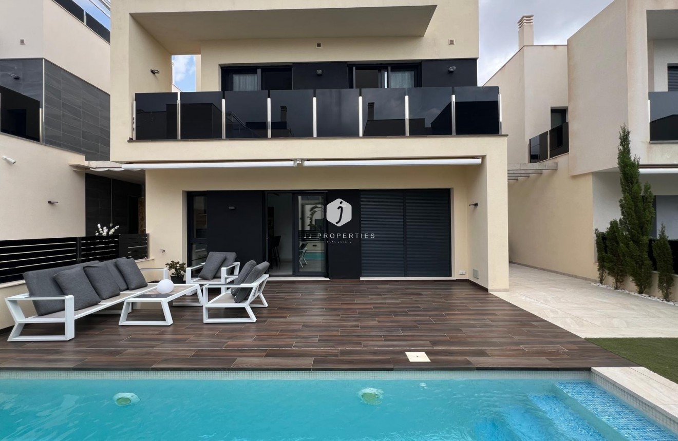 Resale - Villa -
Orihuela Costa - Lomas de Cabo Roig