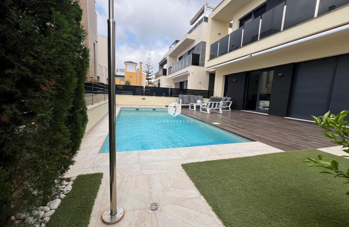 Resale - Villa -
Orihuela Costa - Lomas de Cabo Roig