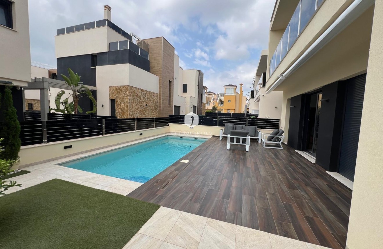 Resale - Villa -
Orihuela Costa - Lomas de Cabo Roig