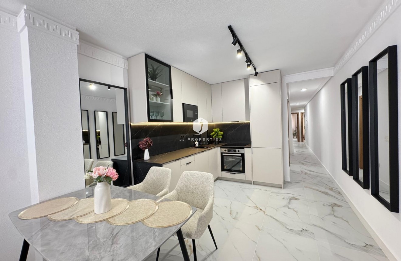 Z drugiej ręki - Mieszkanie w bloku -
Torrevieja - Playa de los Locos