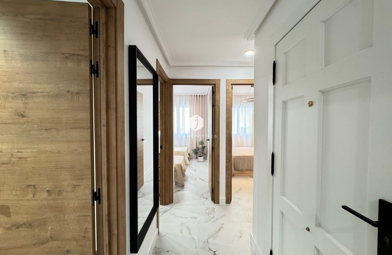 Z drugiej ręki - Mieszkanie w bloku -
Torrevieja - Playa de los Locos