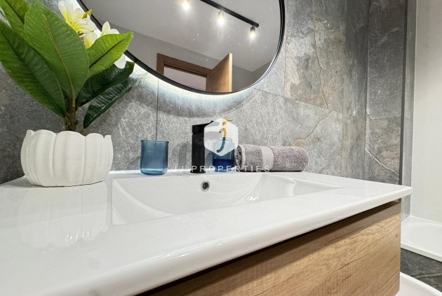 Z drugiej ręki - Mieszkanie w bloku -
Torrevieja - Playa de los Locos