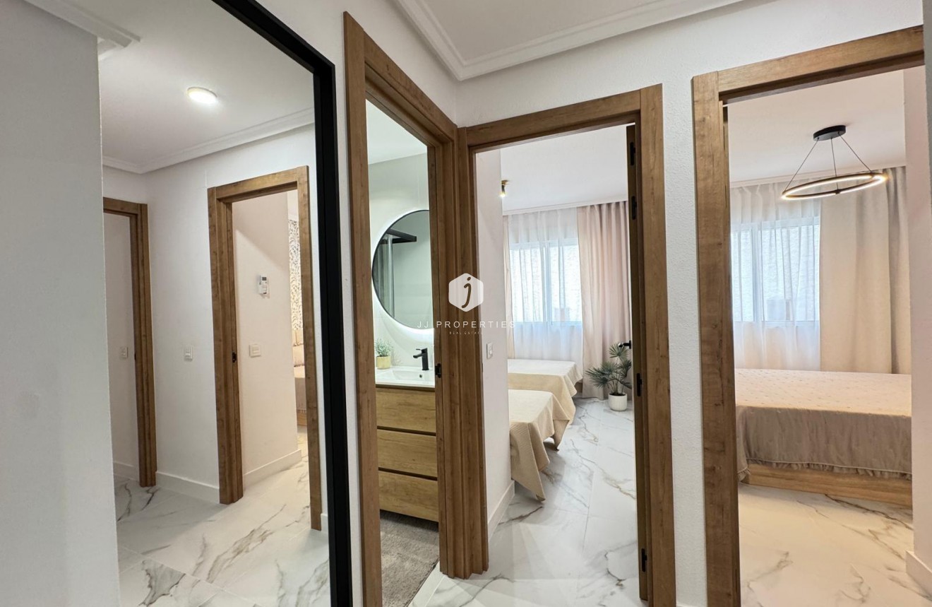 Z drugiej ręki - Mieszkanie w bloku -
Torrevieja - Playa de los Locos