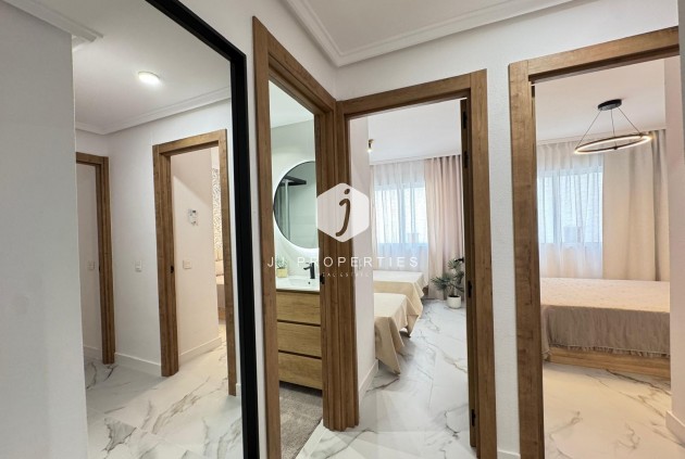 Z drugiej ręki - Mieszkanie w bloku -
Torrevieja - Playa de los Locos