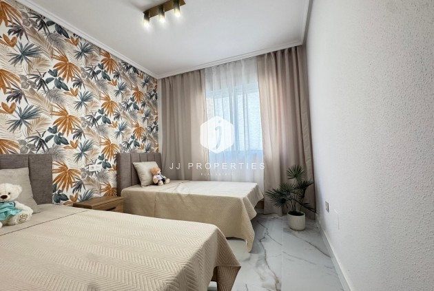 Z drugiej ręki - Mieszkanie w bloku -
Torrevieja - Playa de los Locos