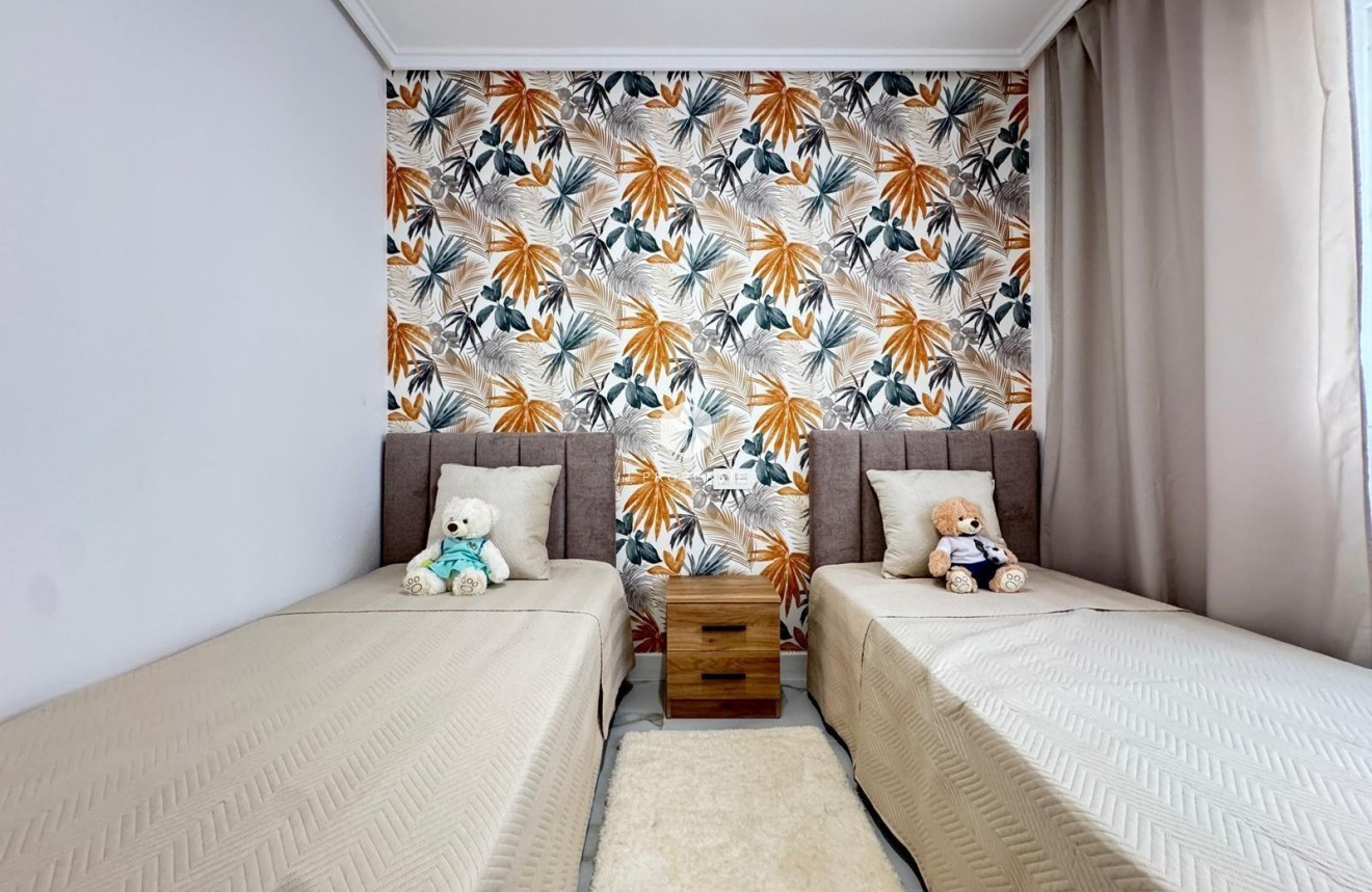 Z drugiej ręki - Mieszkanie w bloku -
Torrevieja - Playa de los Locos